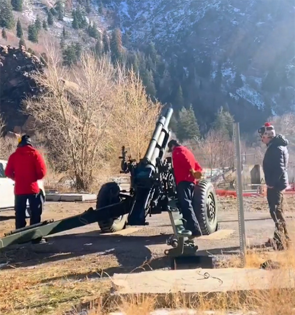 Howitzer and UDOT Crew
