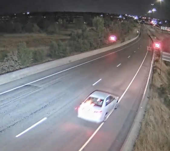 Photo car going wrong way and LED signs alerting them